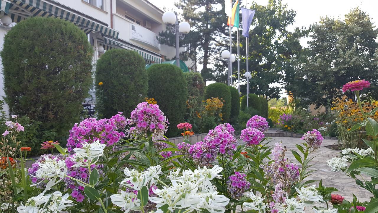 Paradise Hotel Madzharovo Ngoại thất bức ảnh